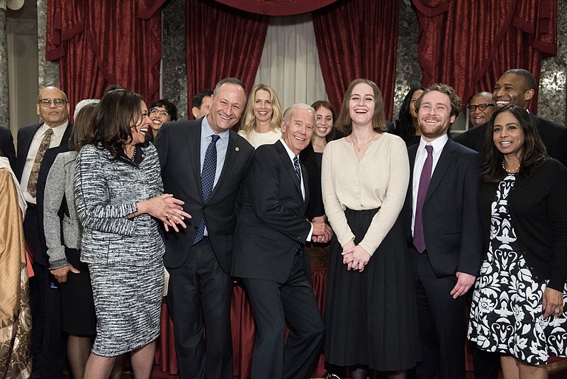 Bestand:Kamala Harris - Douglas Emhoff and Joe Biden.jpg